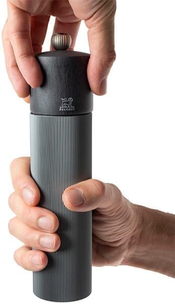 PEUGEOT - Line Pepper Mill - Classic Adjustment - Made of PEFC-Certified Aluminum and Wood - Made in France - Carbon Color. 22 cm-9"