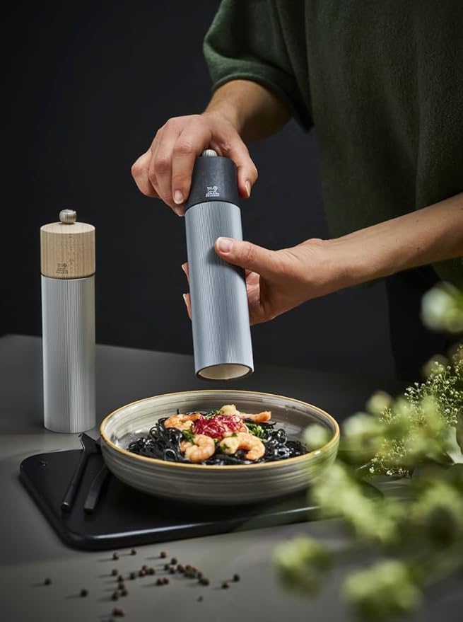 PEUGEOT - Line Pepper Mill - Classic Adjustment - Made of PEFC-Certified Aluminum and Wood - Made in France - Carbon Color. 22 cm-9"