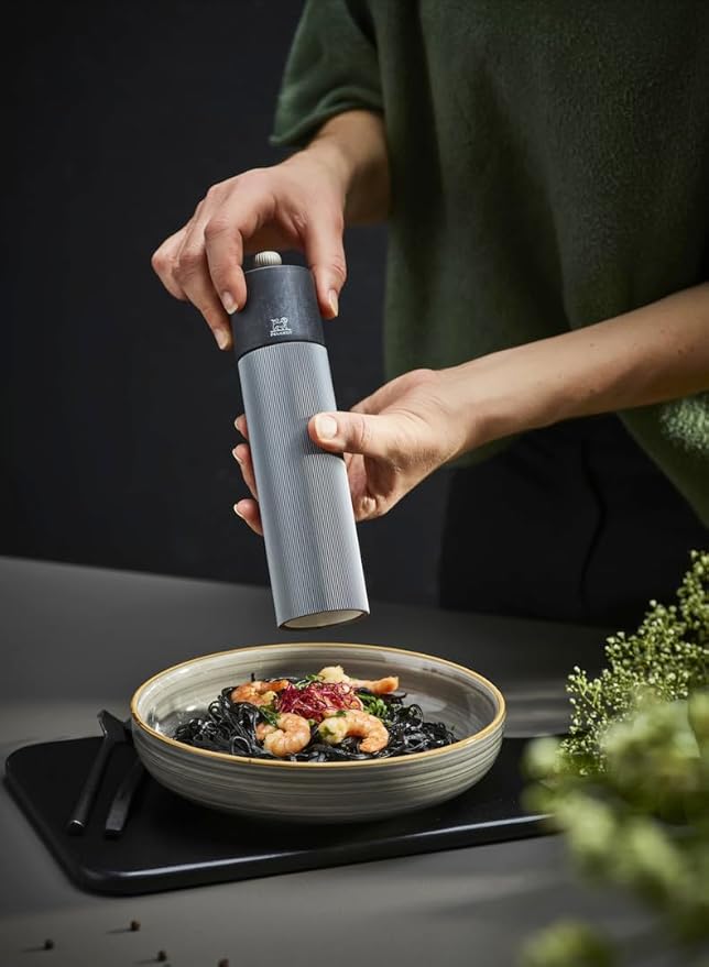 PEUGEOT - Line Pepper Mill - Classic Adjustment - Made of PEFC-Certified Aluminum and Wood - Made in France - Carbon Color. 22 cm-9"
